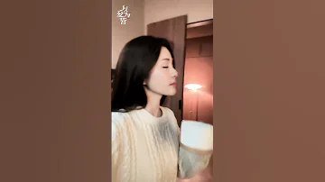 الرئيس يريد أن يقبلني بمجرد دخوله غرفة النوم OnlyForLove 