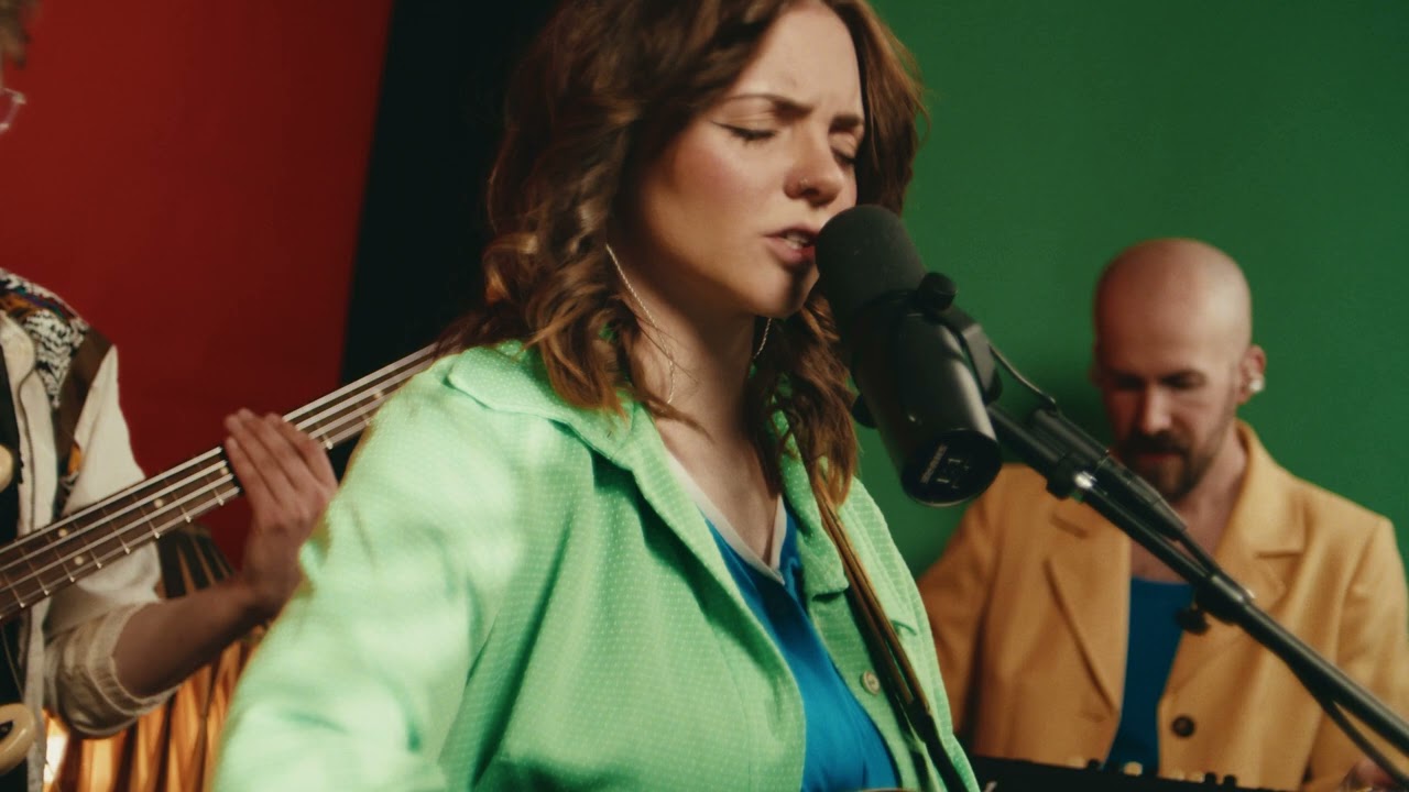 TAE & The Neighborly - Carry on ( Live at RiverRock Studios)