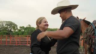 Mayra Tovar   Del Capanaparo Arriba  - Video Oficial