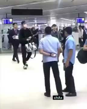 Rowoon at in manila airport