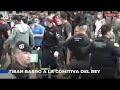 URGENTE INSULTAN Y TIRAN BARRO AL REY DE ESPAÑA