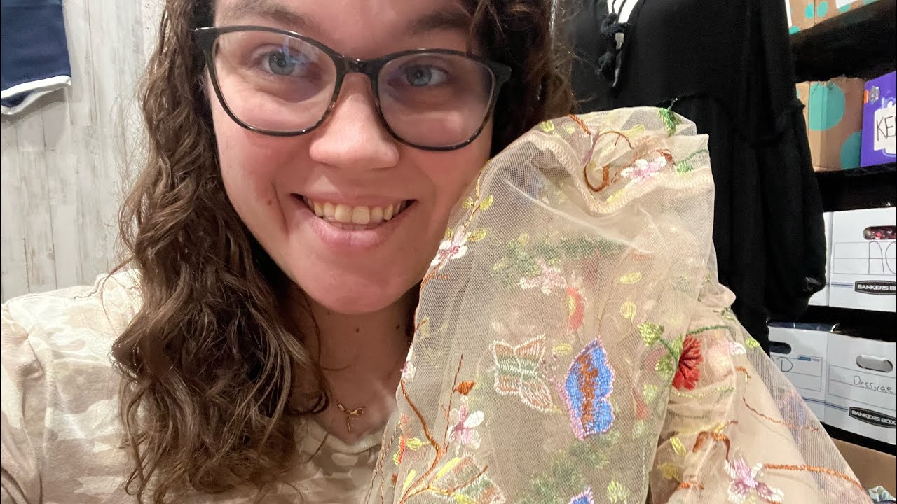 This piece tricked me! THREDUP 200lbs unboxing part 1!!