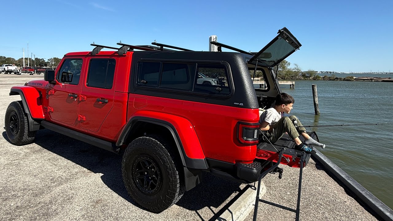 Loving my Jeep Gladiator Overland JT Rubicon, off-road adventures, 1 yr build, 15k miles.