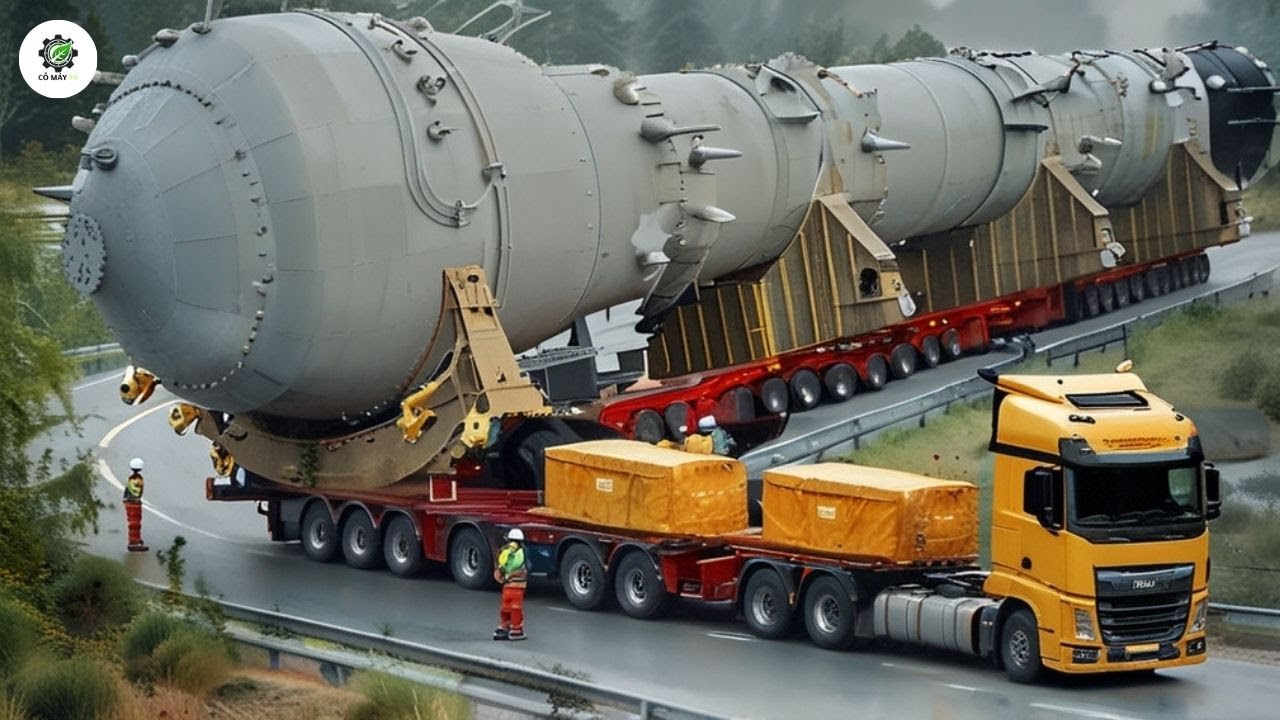 Bạn Sẽ Không Tin Họ Đã Làm Thế Nào Để Đưa Cỗ Máy Này Qua Cung Đường Hẹp!