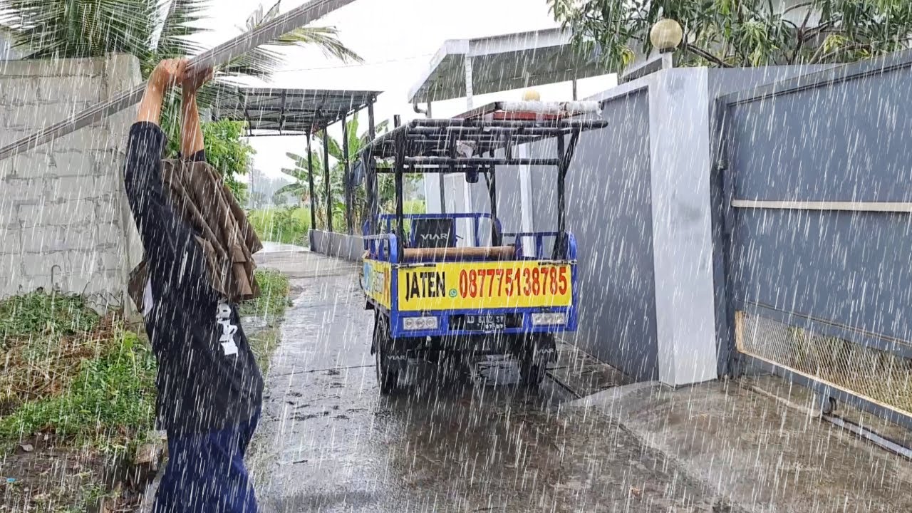 WALK IN THE LIGHT RAIN IN THE RURAL VILLAGE LIFE INDONESIA - YouTube