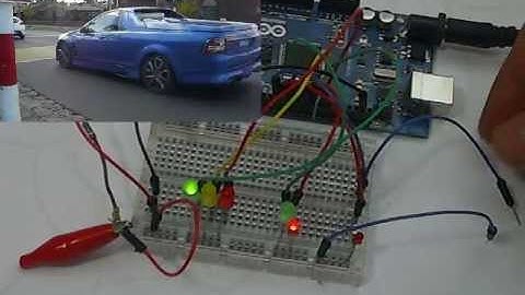 Traffic light and pedestrian crossing implemented with an Arduino