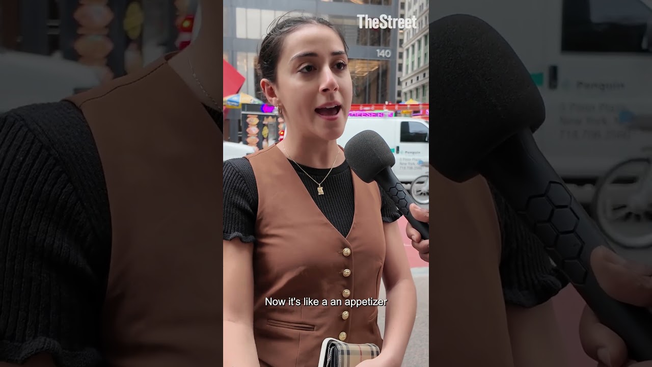 New Yorkers can confirm — Yes, you’re paying more for less and less of a lunch. 🍕 New Yorkers can confirm — Yes, you’re paying more for less and less of a lunch. 🍕