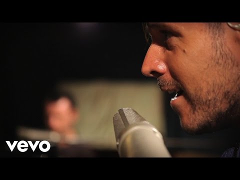 Pablo López - Lluvia En El Cristal (VEVO PRESENTA)