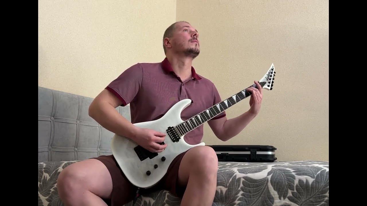 Девушка удивлена. Девушка указывает пальцем. Строго просить. Анекдоты свежие смешные. Человек просит.