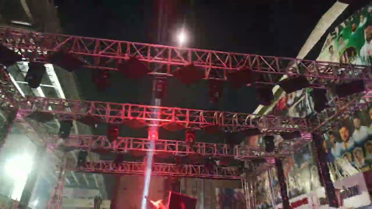 😎pushpa 2 mass celebrations at Sandhya 70mm theatre🔥 