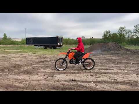 Video: 3 veidi, kā sākt motociklu