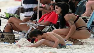Aline Riscado muito gostosa curte sol do Rio em dia de praia