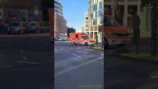 Tram und Krankenwagen bei der Baselerstrasse in Frankfurt am Main