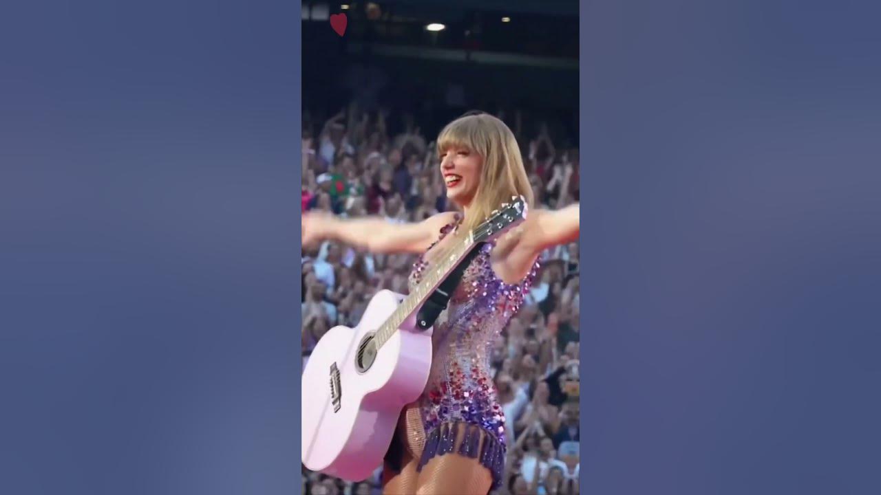 Taylor Swift cheering with the crowd🔥 #taylorswift #shorts