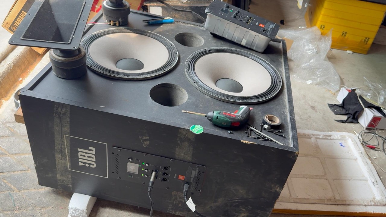 MỘT ĐỐNG CÔNG NGHỆ TRONG CỤC CÔNG SUẤT JBL PRX 900