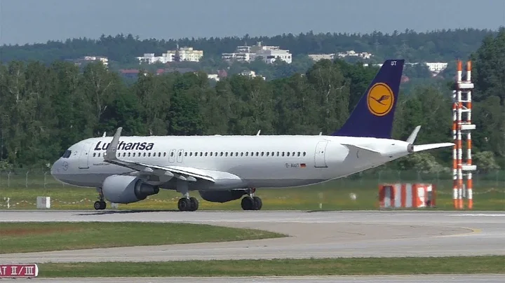 Lufthansa Airbus A320 takeoff at Munich Airport | D-AIUT