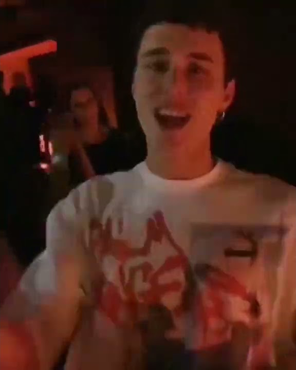 Aron Piper bailando Fiebre de Bad Gyal