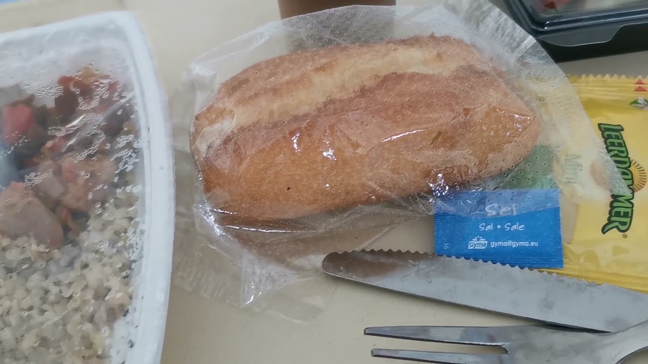 Degustation d'un plat à l'hôpital