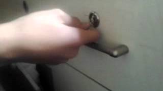 Como abrir un cajon con llave - YouTube