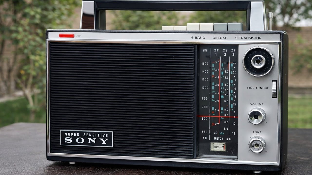 Sony 7R-72 Deluxe | A True Classic Radio - YouTube