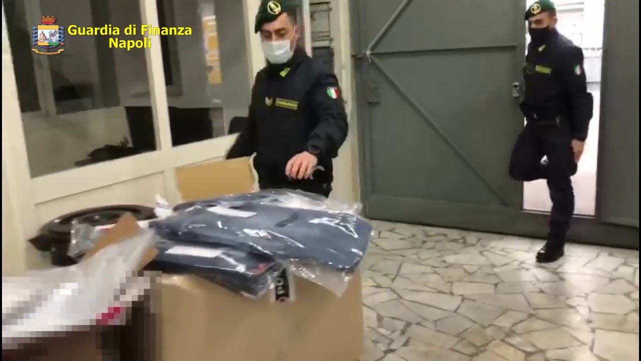 Maxi sequestro di capi di abbigliamento contraffatti in un outlet di ...