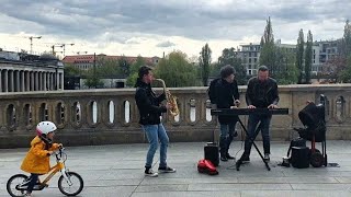 Prank by two Street Musicians in Berlin with a Sam Smith Song on Saxophone & Piano