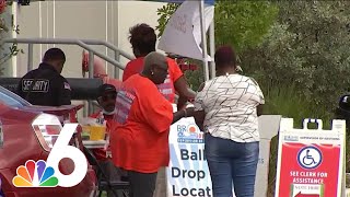 What's the difference between poll workers and poll watchers?