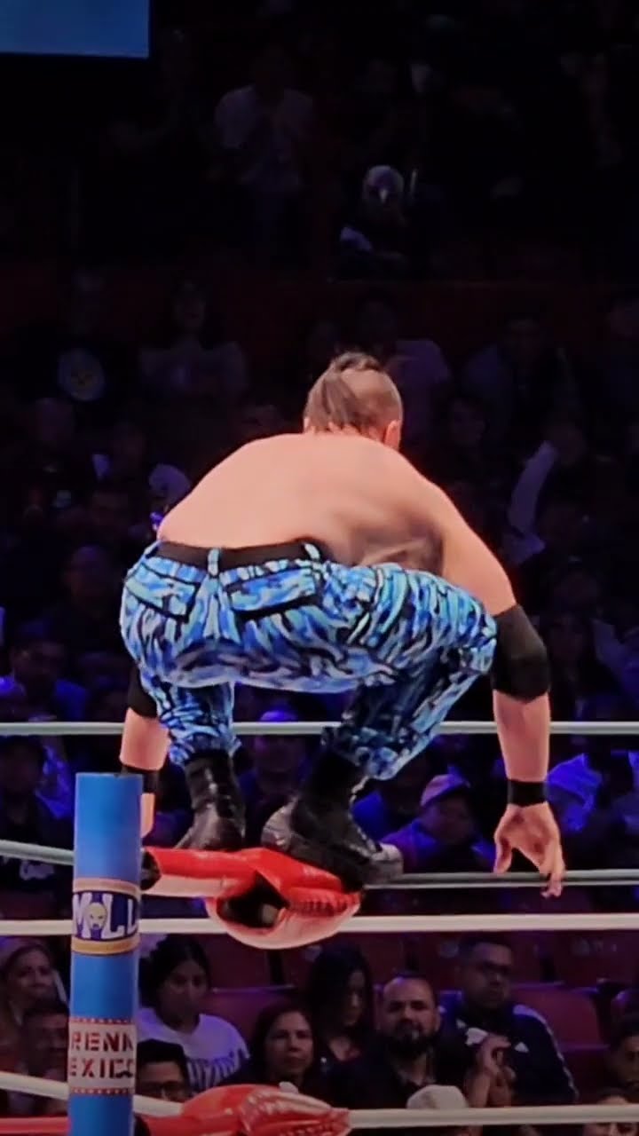 Flip Gordon venció a Rocky Romero en la Arena México