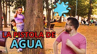 MOJANDO A LA GENTE EN LA CALLE (broma cámara oculta)