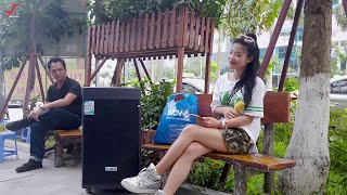 Mưa Chiều Miền Trung - Bắt Gặp Cô Em Xinh Đẹp Hát Loa Kéo Làm Say Lòng Người - Ngọc Nga