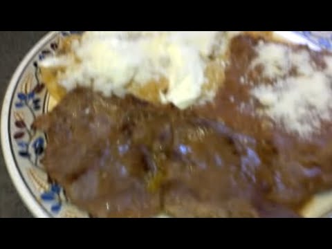 Chilaquiles con bistec y frijoles