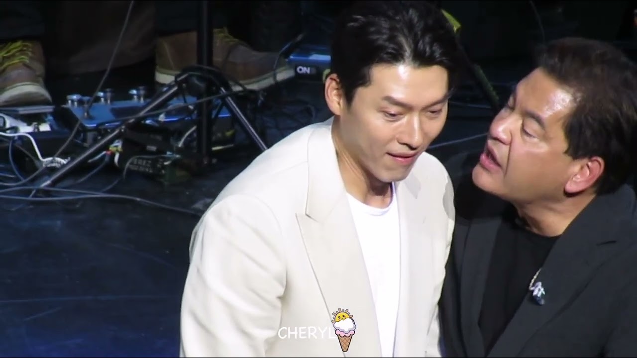 080825 HyunBin takes selfies with fans + final message before leaving the stage