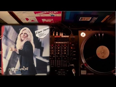 在 YouTube 上观看 Kim Carnes – Bette Davis Eyes (Album Version from LP 'Mistaken Identity') [1981]