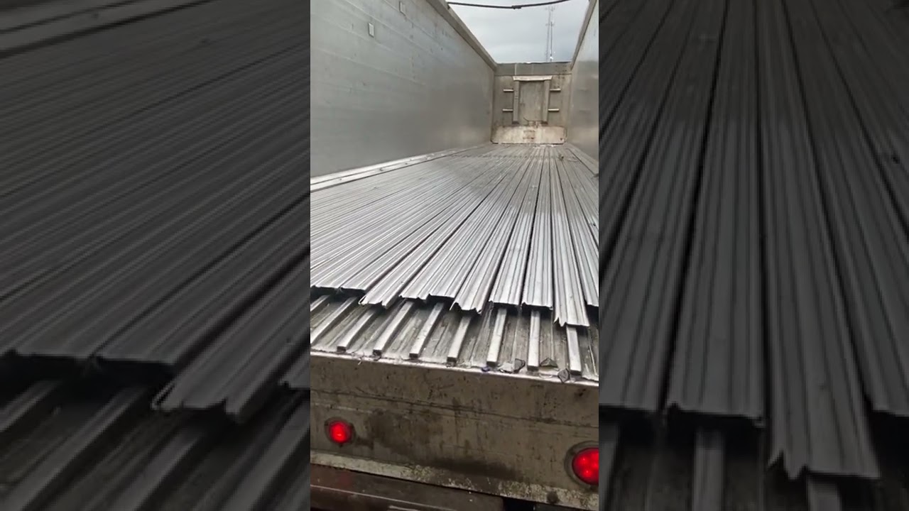 A semi truck trailer with walking floor in action