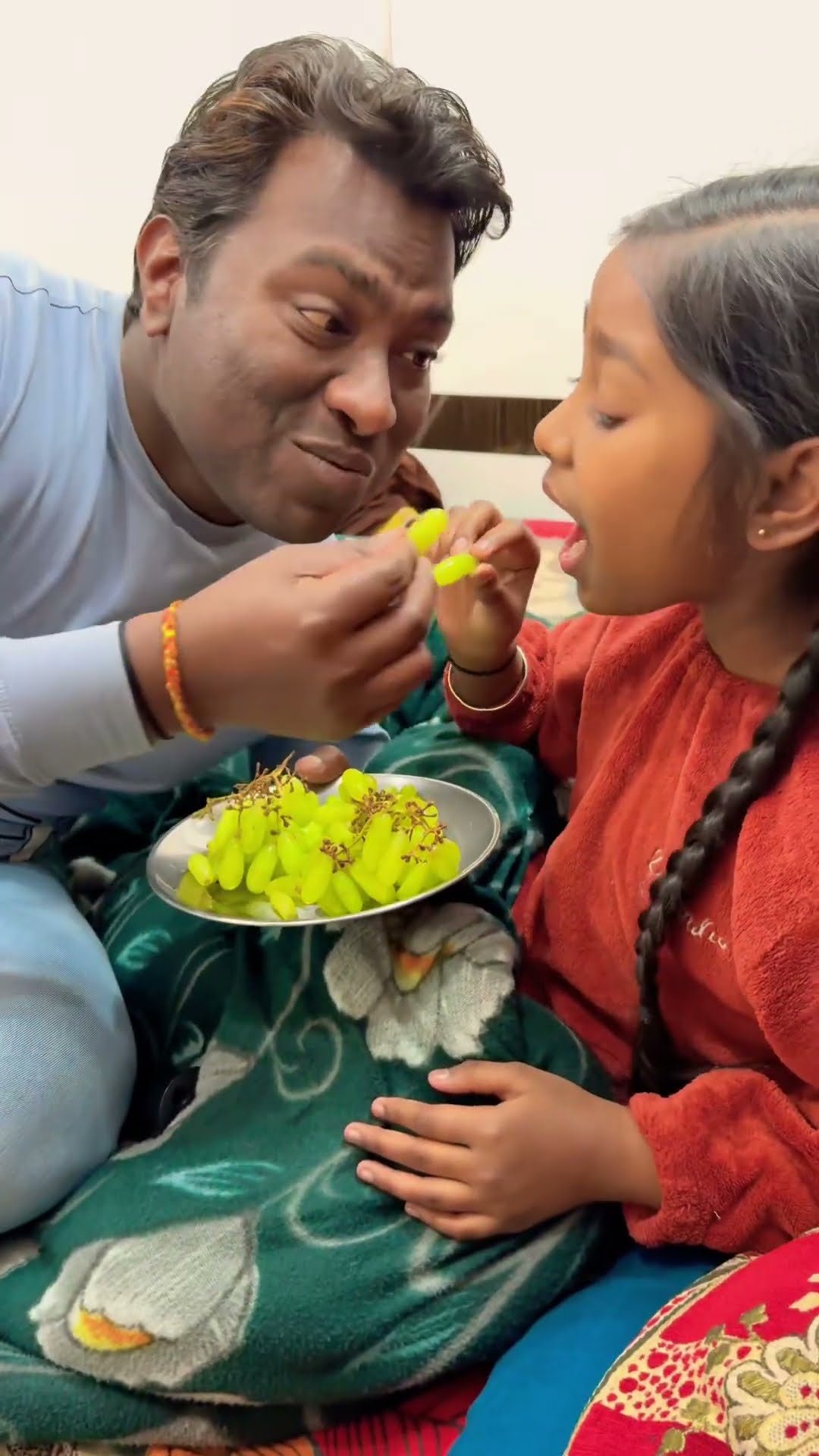 माँ को तो भूल ही गए खिलाना ? #family #maa #avanishkumarverma