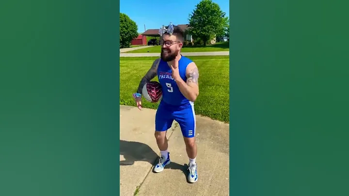 Cadence & Eli play basketball, Part 1!