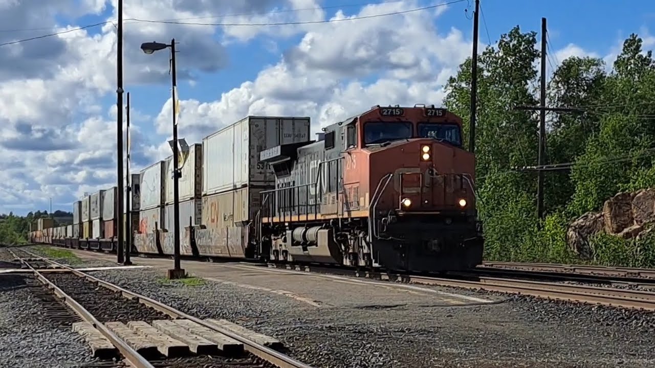 ILLINOIS CENTRAL DASH-9 LEADS A LONG CANADIAN NATIONAL DOUBLE STACK ...