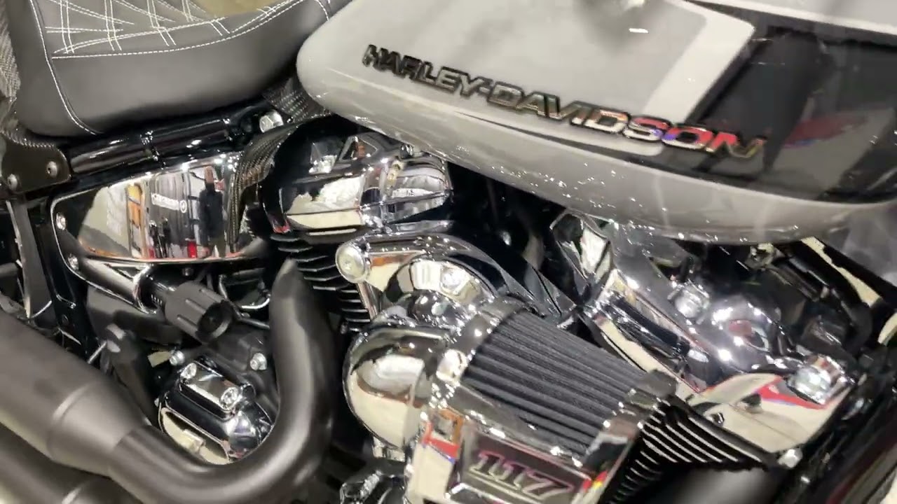 ハーレーダビットソン M8ソフテイル ブレイクアウト117 OZbyNEWINGコンプリートパッケージご紹介！！ ラグジュアリーかつスポーティーなオリジナル【ドライカーボン】エアロです！！