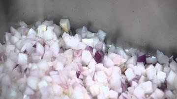 Onion dicing with 10x10mm / 3/8" x 3/8" dicing kit