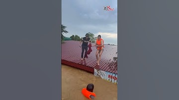 Khoảnh khắc thót tim cứu hai ông cháu nhiều giờ bám trụ trên mái nhà giữa lũ dữ #tintuc #tinnong