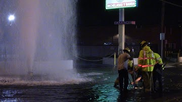 LAFD Light Force 64 Shuts Down A Sheared Hydrant | Harbor Gateway