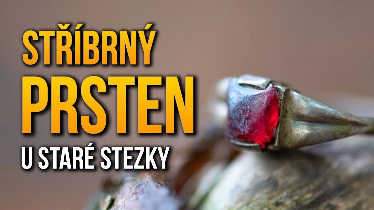 Stříbrný prsten z cestičky u stříbrných grošů nalezený detektorem kovů