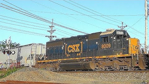 Chasing CSX Mixed Freight Train With EMD SD40-2