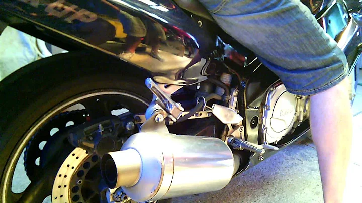 Yamaha fzr exup 1000 cold start and sound