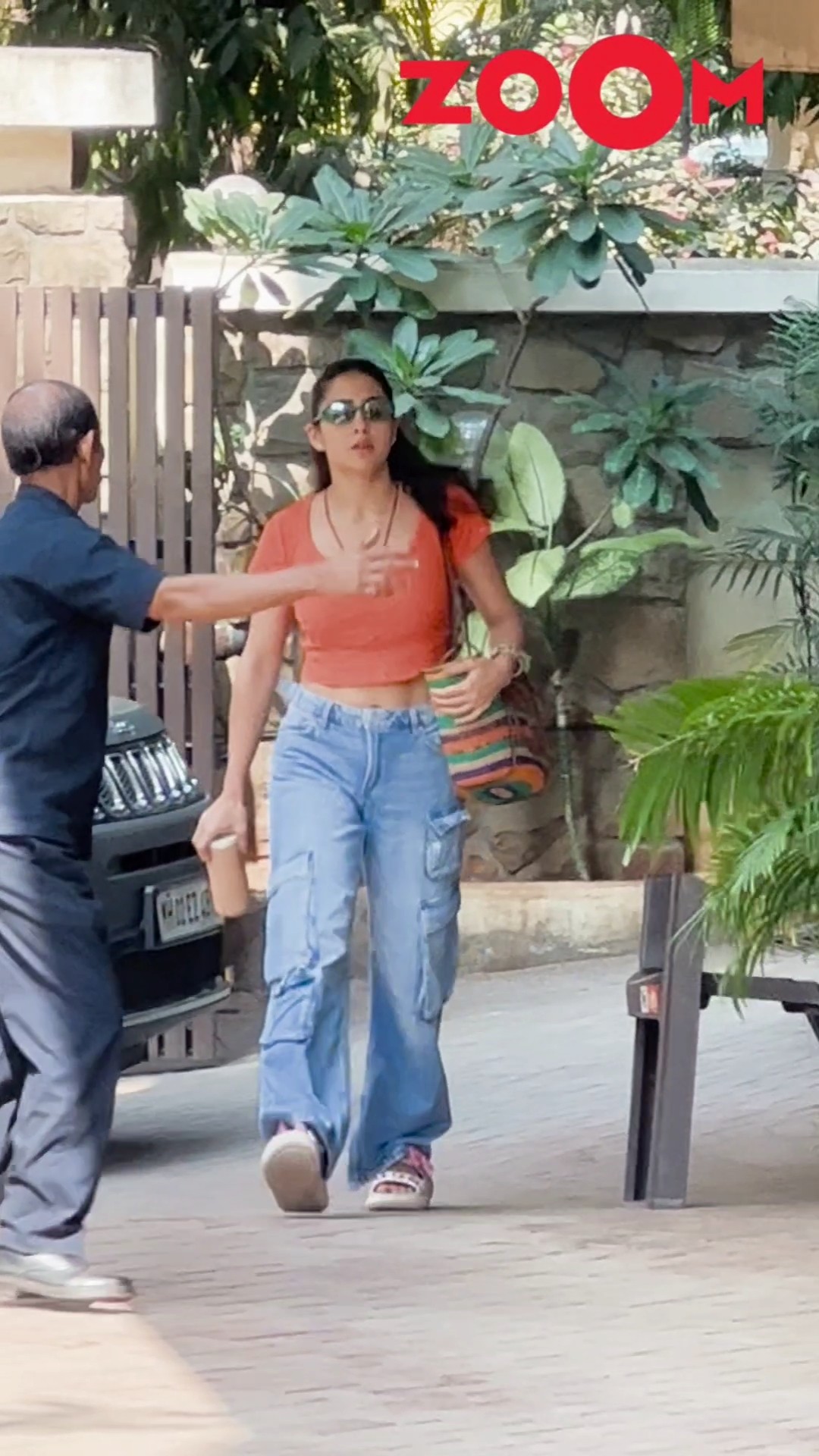 Sara Ali Khan ARRIVES at dad Saif's house to meet him post discharge ? #saraalikhan #shorts