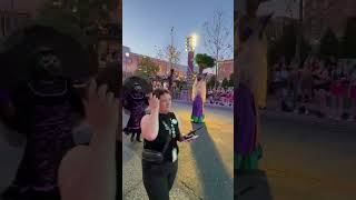 Universal Studios, Orlando, FL: Mardi Gras Pararade - Purple stilt walkers & yellow dancers, Mar ‘24