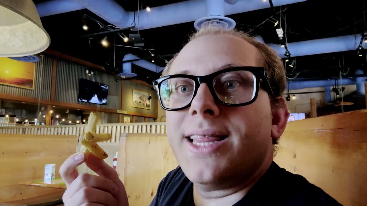 Neurodivergent Food Reviews Episode 3 - Wings and Fries at Island's