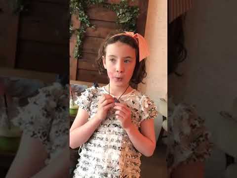 ילדה שרה את בתקווה באופראה 