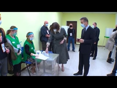 \"ქართული ოცნებისა\" და ოპოზიციის ლიდერები ხმის მისაცემად საარჩევნო უბნებზე