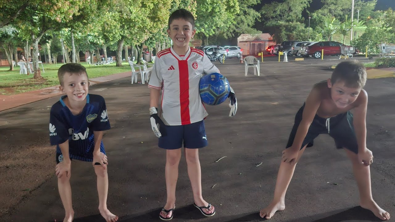 Futebol de rua 1x1 Pedro contra o gustavo